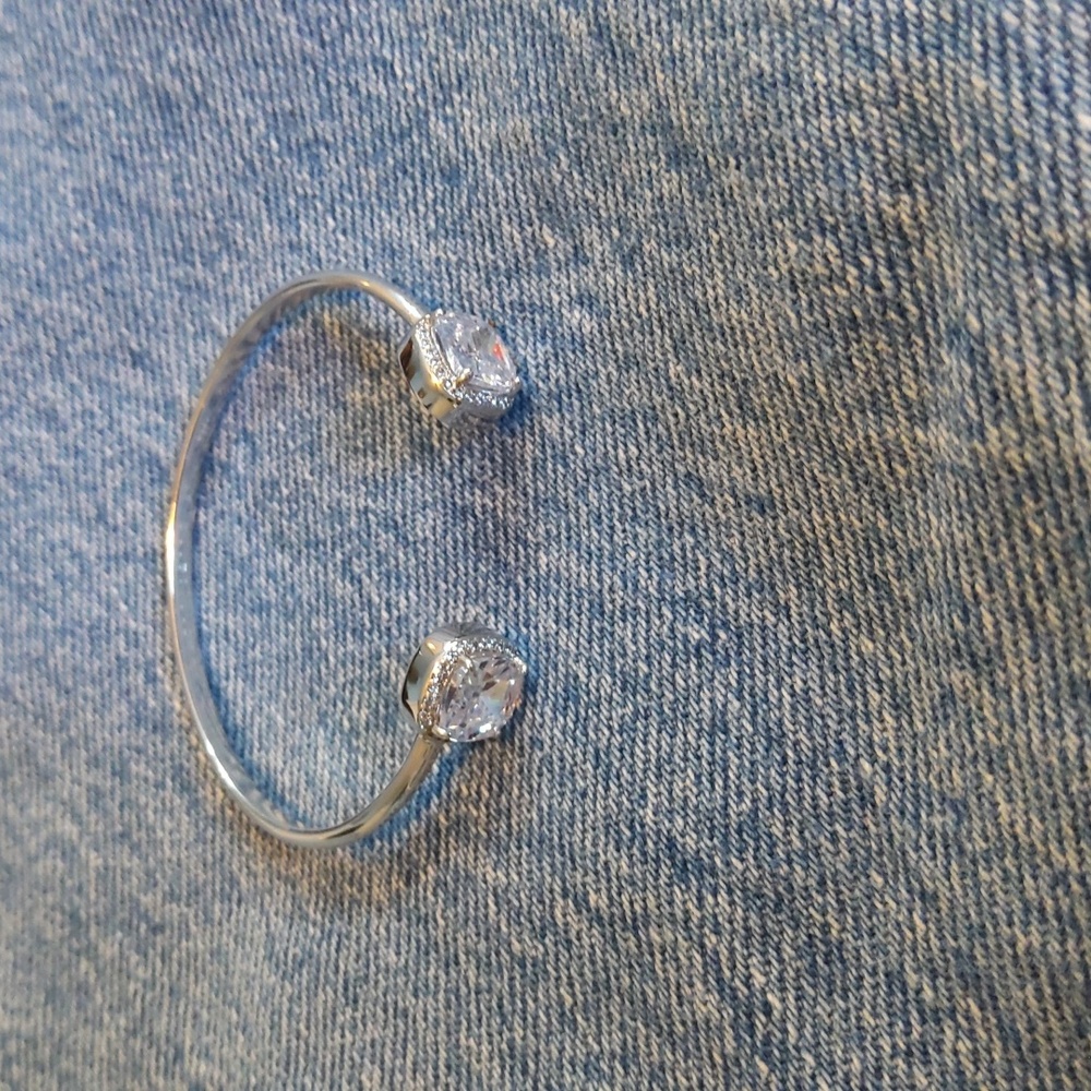 💥New💥HENRI BENDEL 🥳Host Pick🥳 Bracelet with Rhinestones